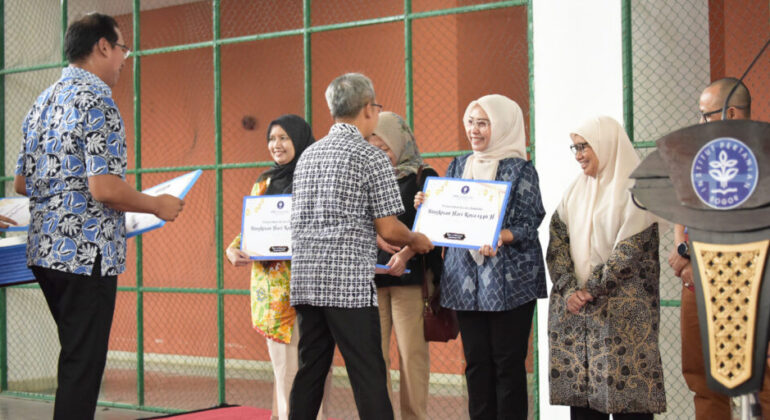 IPB University Distributes 5.240 Hari Raya Gifts