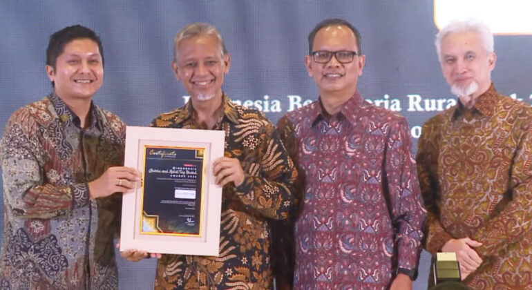 PT BPRS Botani Bina Rahmah Receives Indonesia Best Sharia Rural Bank 2025 Award