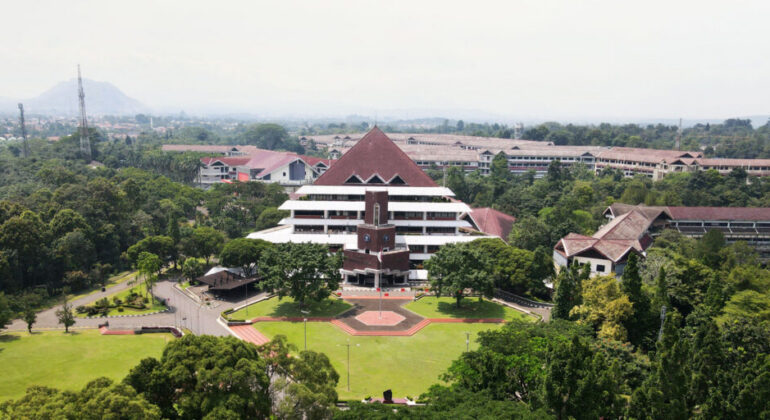 Irreplaceable Roles Behind the Success of UTBK-SNBT at IPB University