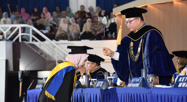 IPB University Rector Invites Graduates to Become Agents of Change and Future Leaders