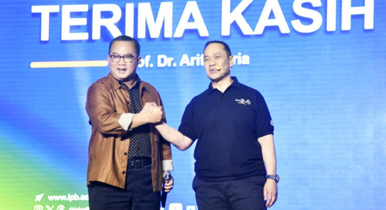 IPB University Rector Shares Story of 13 Years of Struggle in Writing and Public Speaking