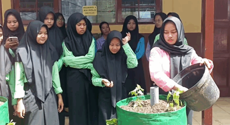 IPB University Landscape Architecture Introduces ‘Garden Tower’ to Kotabaru South Kalimantan Community