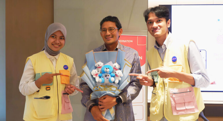 IPB University Vocational School Students Create Dollipop, Indonesia’s First AR Doll Bouquet