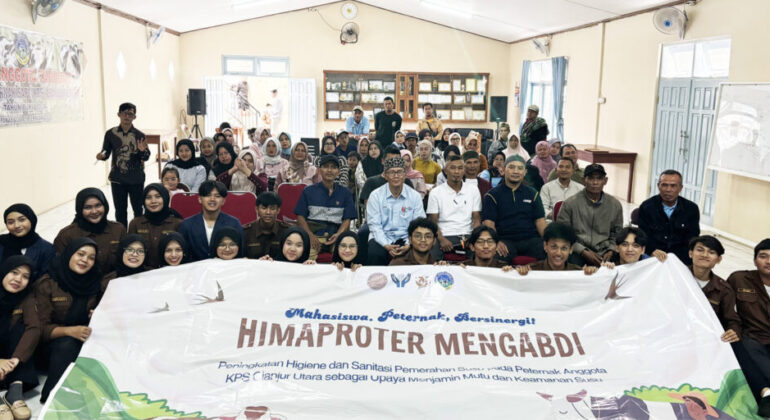 IPTP IPB University Students Bring Antiseptic Dip Solution Made from Betel Leaf for Cattle Farmers in North Cianjur