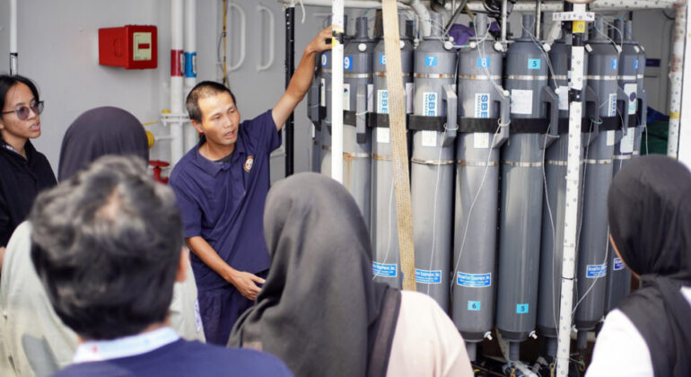 LRI i-MAR IPB University Holds Scientific Joy Cruise on the Tan Kah Kee Research Ship