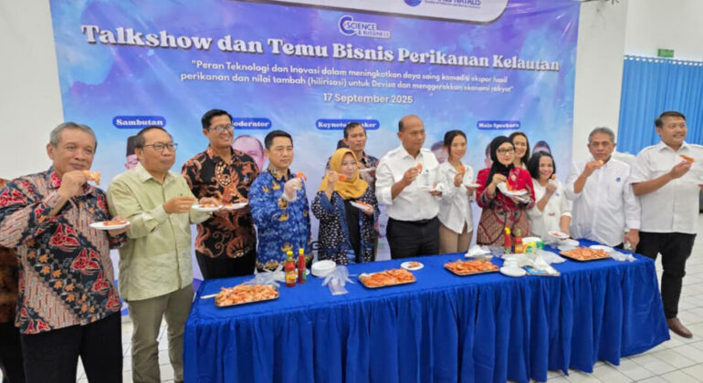 Shrimp Eating Campaign Amidst Cesium-137 Radioactive Exposure Issues Held During FPIK IPB University Talkshow and Business Meeting