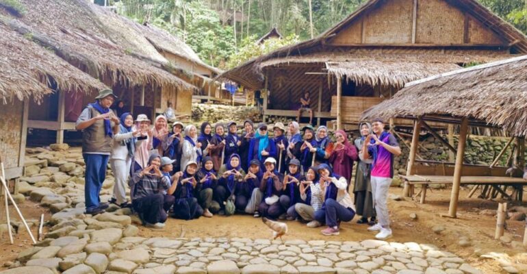 IPB University Graduate Students Conduct Scientific Field Trip to Study the Ambivalence of the Baduy Luar Community