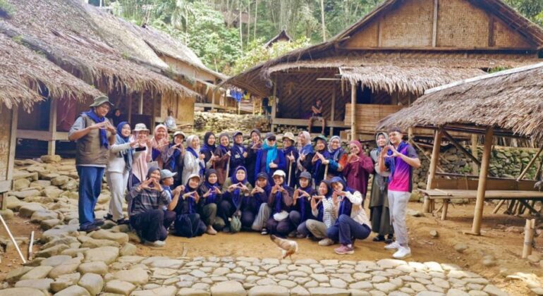 IPB University Graduate Students Conduct Scientific Field Trip to Study the Ambivalence of the Baduy Luar Community