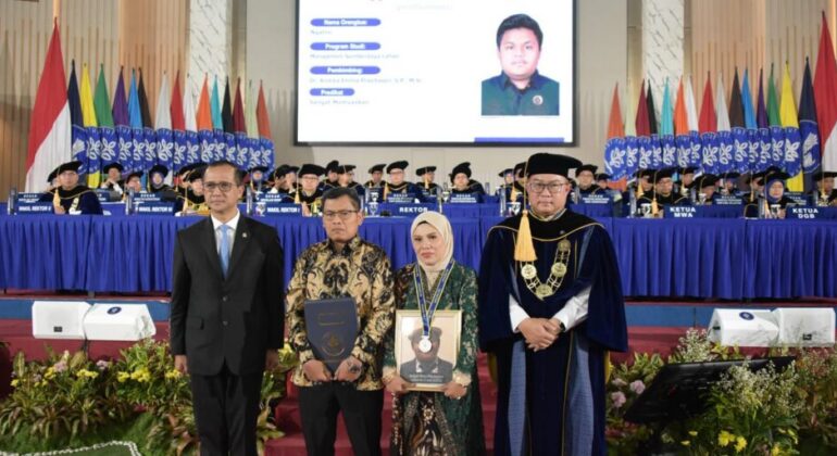 IPB University Awards Bachelor’s Degree to the Late Anggit, Here Are His Father’s Heartfelt Words