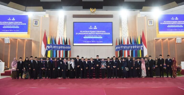 Inaugurating New Officials, IPB University Rector Emphasizes Integrity, Adaptation, and Happiness