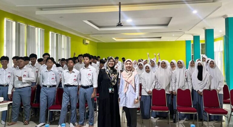 For the first time, IPB University holds a Quality Youth School at SMA IT BBS
