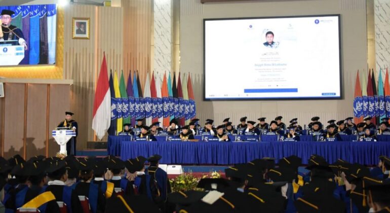 A Graduation Ceremony Filled with Emotion, IPB University Awards Bachelor’s Degree to the Late Anggit, Who Died in the Patriot Expedition in Papua
