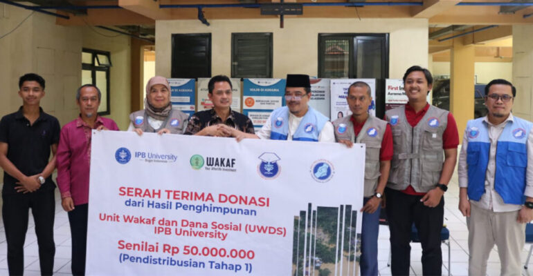 Caring for Sumatra and Aceh Disaster Victims, IPB Distributes First Phase of Donations