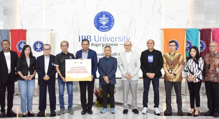 Sustainable Fund, Alumni Cooperation to Maintain Access to Education