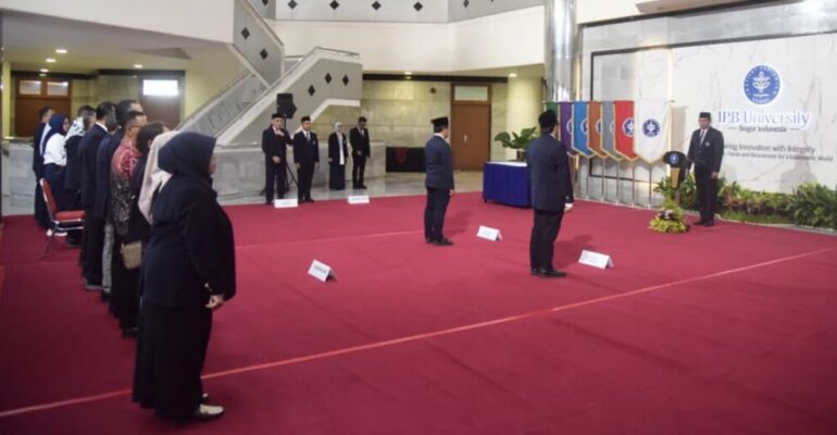 IPB University Rector Inaugurates Interim Dean of Forestry and Environment and Secretary of Agronomy and Horticulture Department