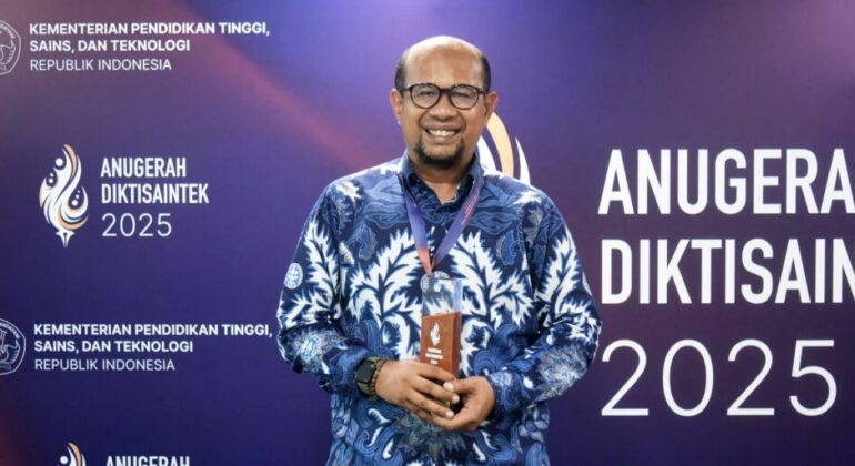 The Story of Prof Sofyan Sjaf Behind the Silver Winner Award at the 2025 Diktisaintek Awards