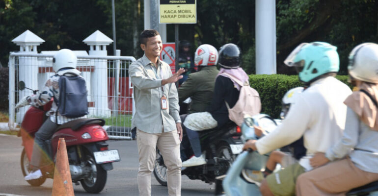 The Routine of Officers Keeping the Campus Safe and Comfortable