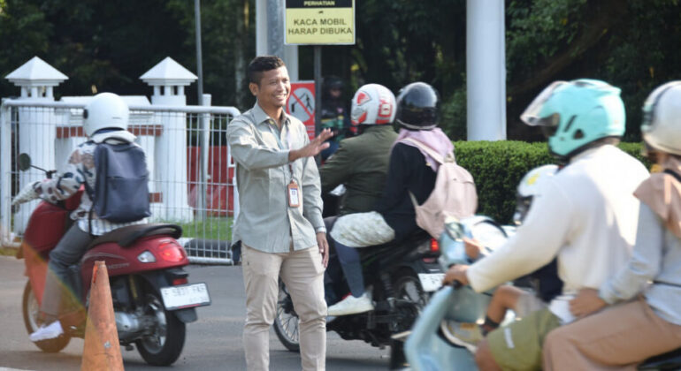 The Routine of Officers Keeping the Campus Safe and Comfortable