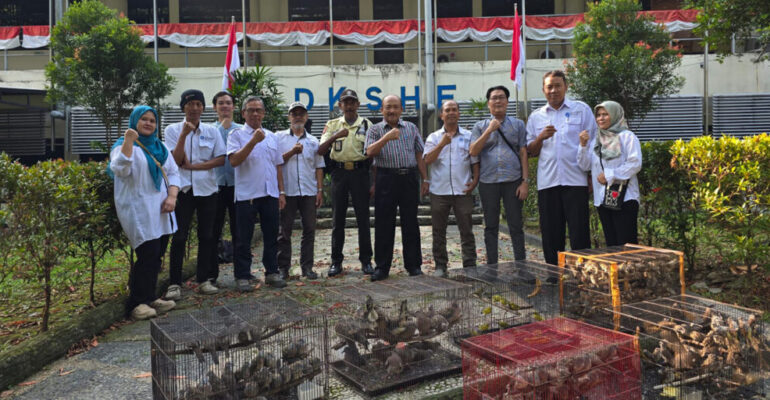 Peringati Hari Konservasi Alam Nasional, FAHUTAN Lepas Burung Lokal di Kampus Dramaga